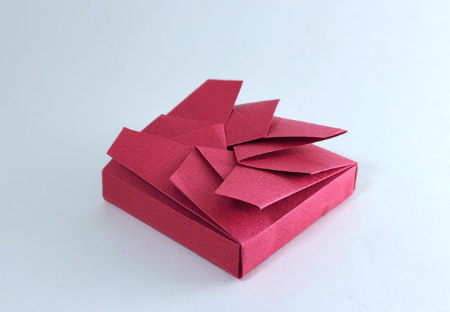 Origami Angle box by Vicky Mihara Avery. Folded by Gilad Aharoni on giladorigami.com