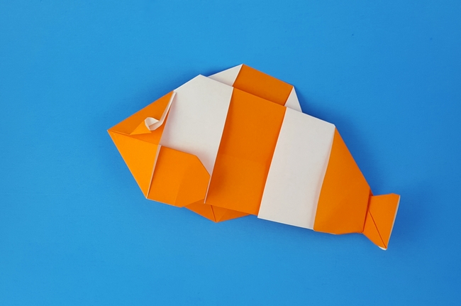 Origami Clownfish by John Montroll. Folded from a square of origami paper by Gilad Aharoni on giladorigami.com