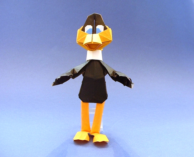 Origami Daffy duck by Carlos Gonzalez Santamaria (Halle). Folded by Gilad Aharoni on giladorigami.com
