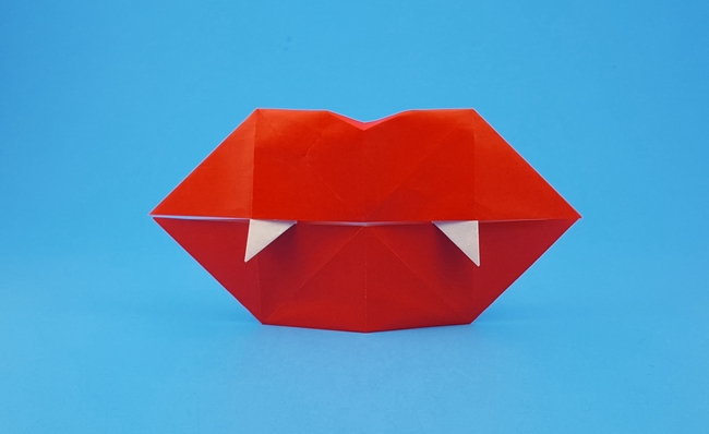 Origami Fangs by Antony Brand. Folded from a square of origami paper by Gilad Aharoni on giladorigami.com