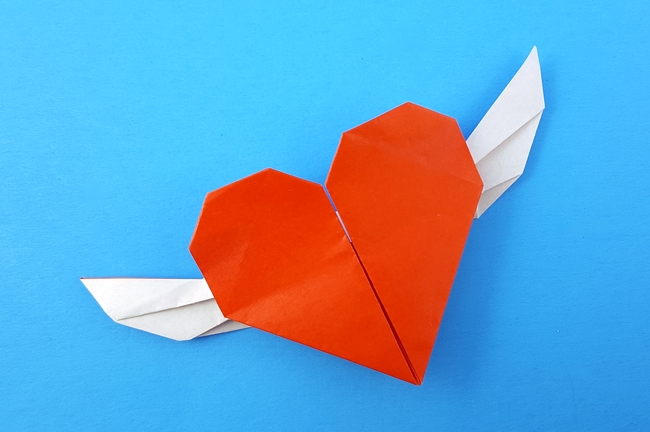 Origami Flying heart by Paul Ee. Folded from a suqare of origami paper by Gilad Aharoni on giladorigami.com