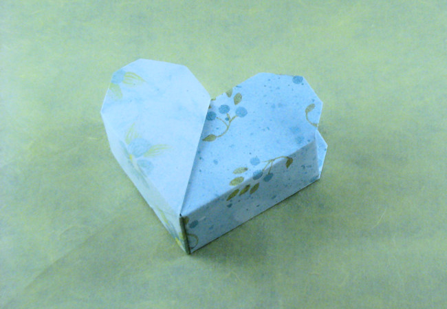 Origami Secret heart box by Yamanashi Akiko. Folded from 2 squares of scrapbooking paper by Gilad Aharoni on giladorigami.com