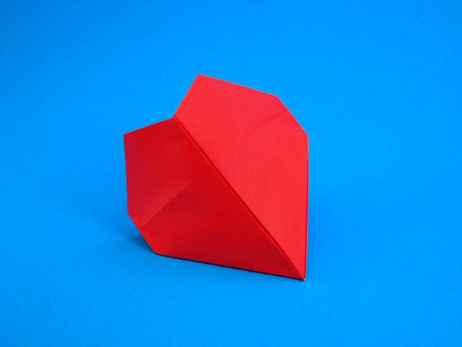 Origami 3D heart by Stephen A. Palmer. Folded from a square of origami paper by Gilad Aharoni on giladorigami.com