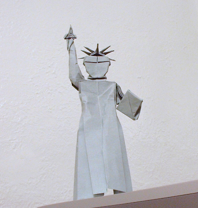 Origami Statue of Liberty by David Shall. Folded from a 1X2 rectangle of 90gsm Fabriano art paper by Gilad Aharoni on giladorigami.com