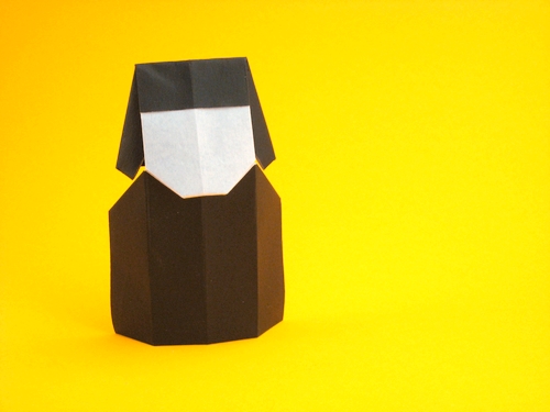 Origami Nun by David Petty. Folded from a rectangle of origami paper by Gilad Aharoni on giladorigami.com