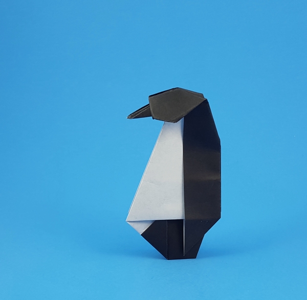 Origami Penguin by Makoto Yamaguchi. Folded from a square of origami paper by Gilad Aharoni on giladorigami.com