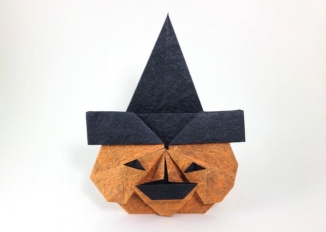 Origami Jack-o'-lantern by Sakurai Ryosuke. Folded from a square of Duo Thai origami paper by Gilad Aharoni on giladorigami.com