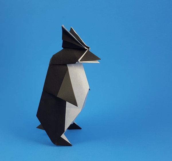 Origami Rockhopper penguin by Makoto Yamaguchi. Folded from a square of origami paper by Gilad Aharoni on giladorigami.com