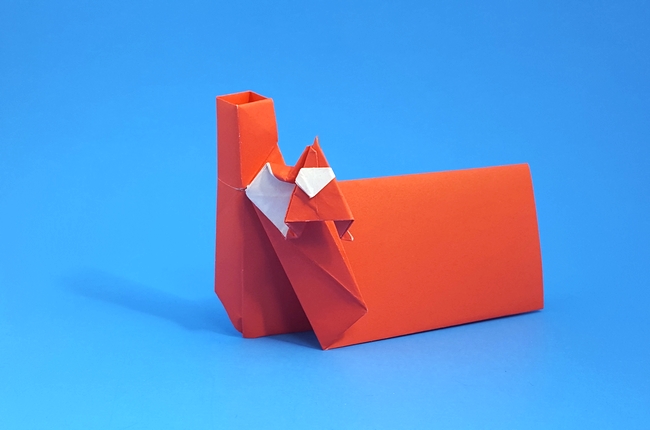 Origami Santa in chimney place card by Hans Birkeland. Folded from a square of origami paper by Gilad Aharoni on giladorigami.com