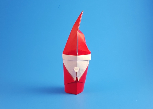Origami Santa Claus by Cristina Lorimer Givone. Folded from a square of origami paper by Gilad Aharoni on giladorigami.com