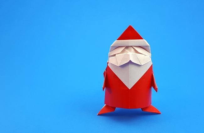 Origami Santa Claus by Ishibashi Hideo. Folded from a square of origami paper by Gilad Aharoni on giladorigami.com