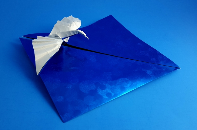 Origami Splash! - Swan taking flight by Satoshi Kamiya. Folded from a square of Japanese foil by Gilad Aharoni on giladorigami.com