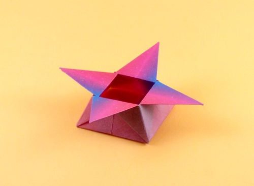 Origami Star box by Traditional. Folded by Gilad Aharoni on giladorigami.com