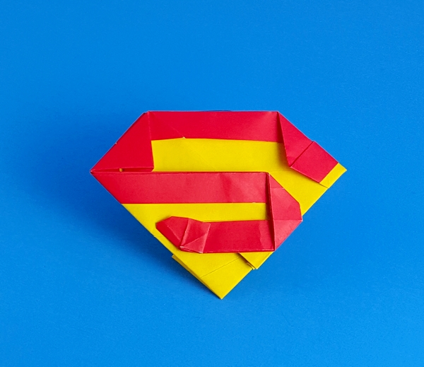 Origami Superman's shield by John Montroll. Folded from a square dou origami paper by Gilad Aharoni on giladorigami.com