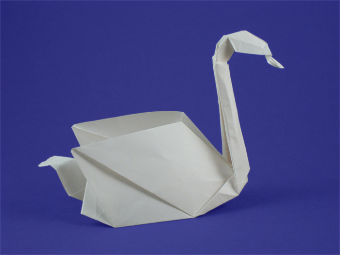 Origami Swan by Stephen Weiss. Folded from a square of origami paper by Gilad Aharoni on giladorigami.com