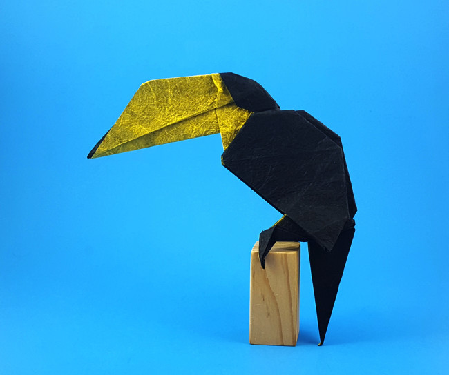 Origami Toucan by Fuchimoto Muneji. Folded from a square of Duo Thai paper by Gilad Aharoni on giladorigami.com