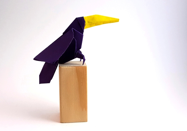 Origami Toucan by Hsi-Min Tai. Folded from a square of duo origami paper by Gilad Aharoni on giladorigami.com