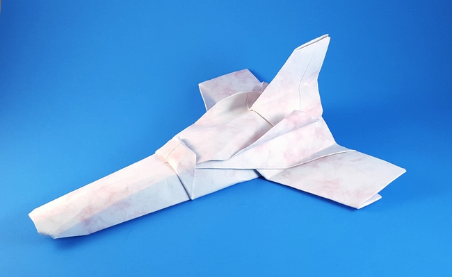 Origami Viper Mark II (Battlestar Galactica) by Veronique Leveque. Folded by Gilad Aharoni on giladorigami.com
