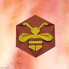 Origami Bee badge by Mi Wu on giladorigami.com
