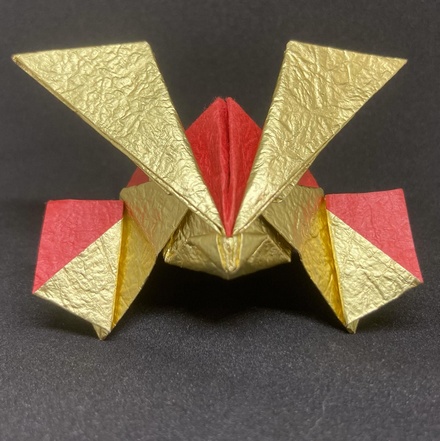 Origami Samurai helmet with ornaments by Matsuno Yukihiko on giladorigami.com