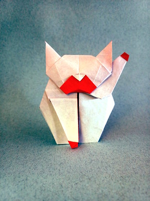 Origami Beckoning cat by Roger Garcia on giladorigami.com