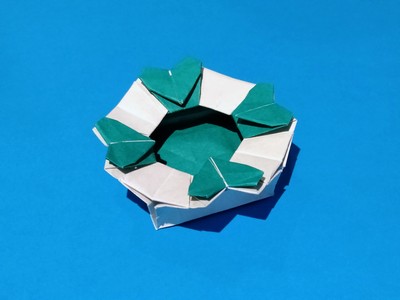 Origami Box with 4 hearts by Christophe Curat on giladorigami.com