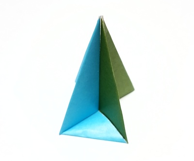 Origami Stirrup ornament by Molly Kahn on giladorigami.com