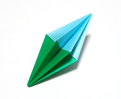 Origami Eight vaned tree ornament by Molly Kahn on giladorigami.com