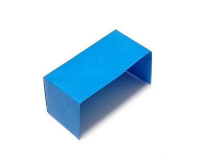 Origami Desk by Tomoko Tanaka on giladorigami.com