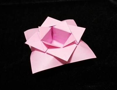 Origami Rose receptacle by Masatsugu Tsutsumi on giladorigami.com