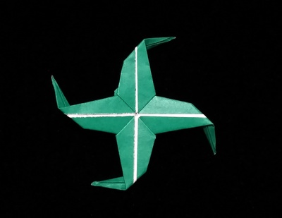Origami Windmill-shaped shuriken by Yahagi Hiroshi on giladorigami.com