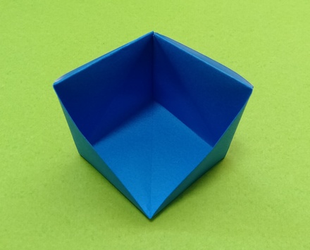 Origami Box with v-shaped cut by Kawate Ayako on giladorigami.com