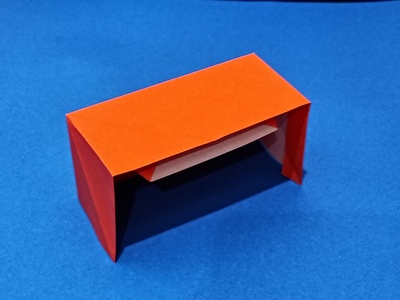 Origami Desk by Yoshihide Momotani on giladorigami.com