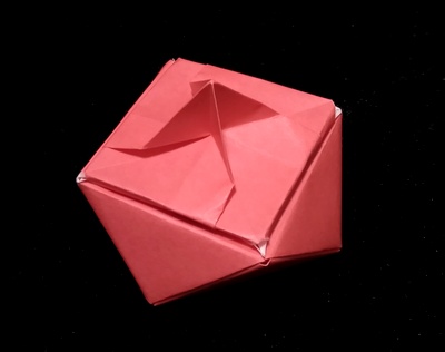 Origami Petit cake shaped box by Kawate Ayako on giladorigami.com