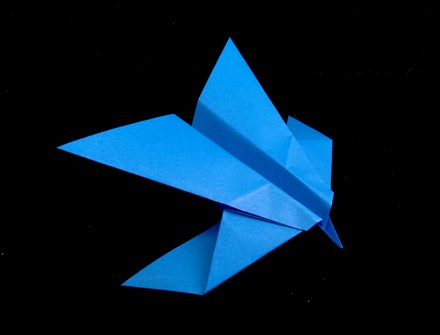Origami Swallow-shaped airplanes by Matsuno Yukihiko on giladorigami.com