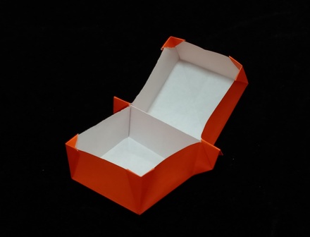 Origami Two-compartment box by Beth Glogovcsan on giladorigami.com